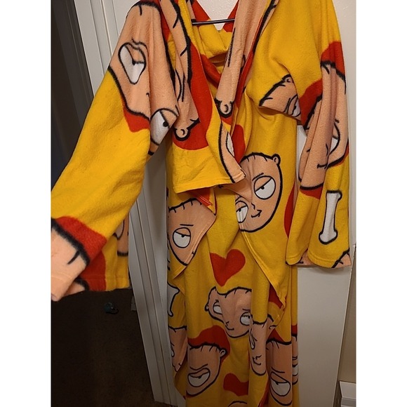 Rare Stewie Griffin Family Guy Soft Snuggie Blanket 2010 - Picture 1 of 7